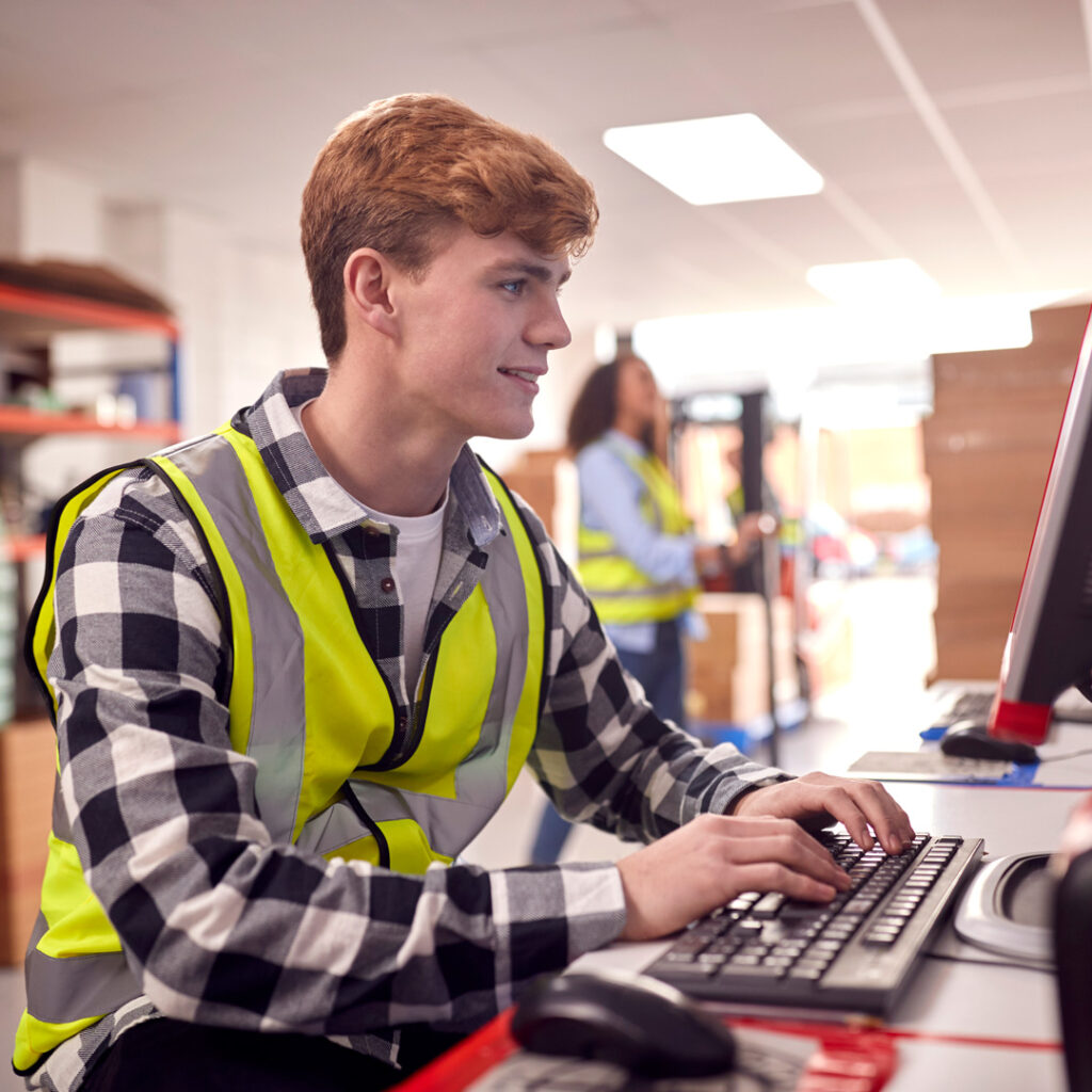 Transport-Manager-Planning-Delivery-Runs-on-Transport-Management-System-Square